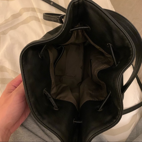 Matt and Nat (Bucket Bag) - Picture 5 of 10